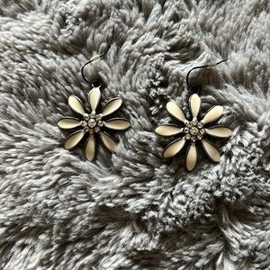 Flower earrings for pierced ears
